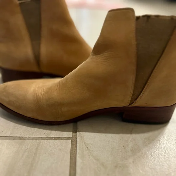 Nisolo Tan Chelsea Ankle Boots - Picture 1 of 7